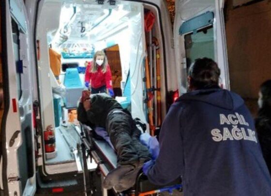 Adana’da bıçaklı saldırı: Sokak ortasında 5 yerinden bıçaklanarak yaralandı