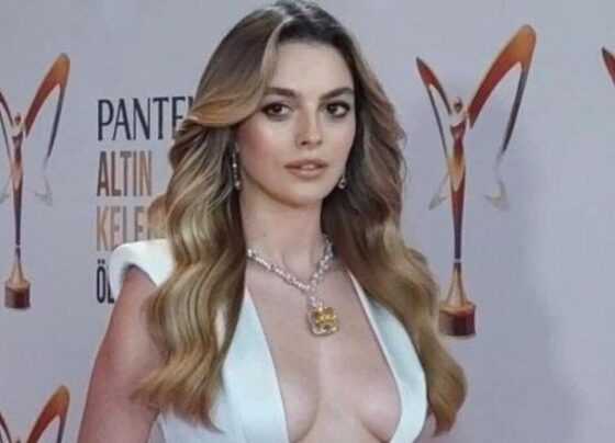 Altın Kelebek Ödüllerine Melis Sezen’in konuşması damga vurdu! Melis Sezen’in elleri titredi!