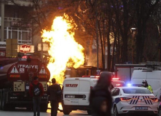 Ankara’da patlayan doğal gaz borusu alev aldı