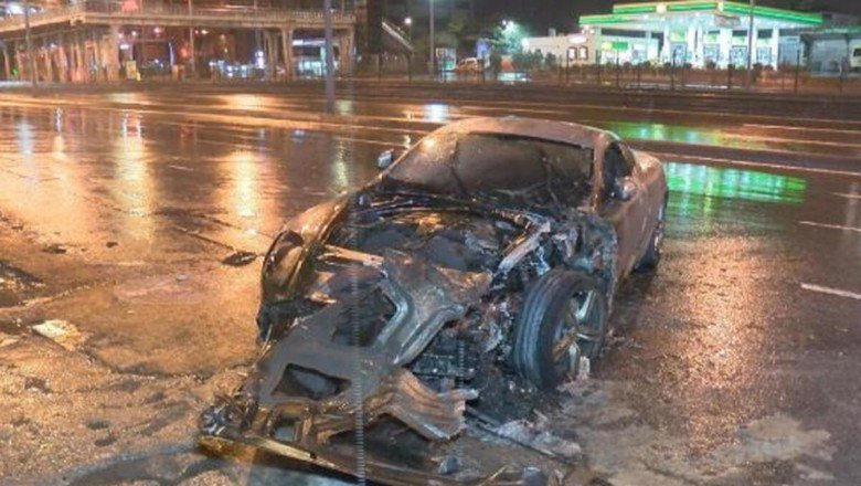 Avcılar’da 2 milyon TL’lik lüks araç alev alev yandı