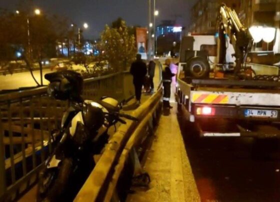 Bariyere çarpan motordan 15 metre fırladı