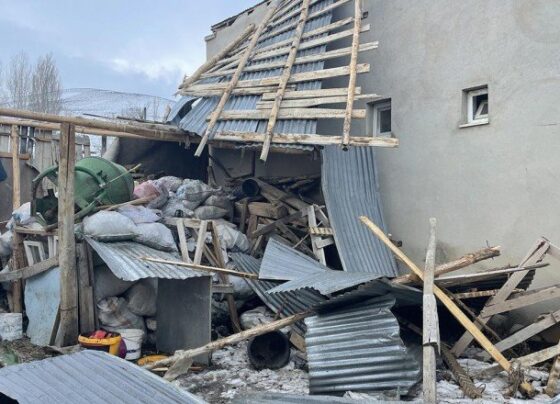 Bayburt’ta hortum yıktı geçti