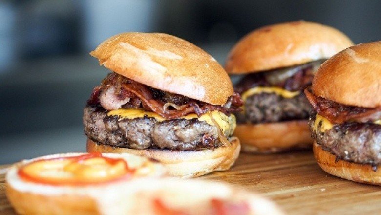 Bir ay boyunca sadece hamburger yedi, başına gelenlere kendisi bile inanamadı!