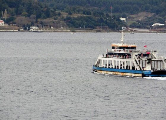 Bozcaada ve Gökçeada feribot seferlerine fırtına engeli