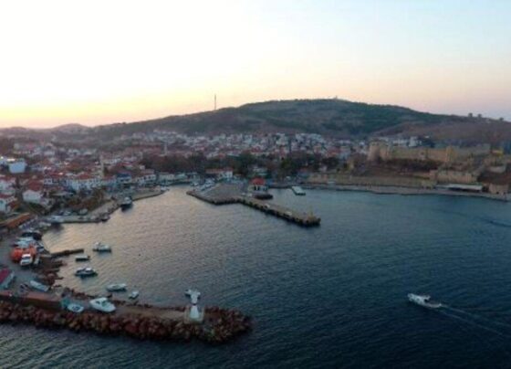 Bozcaada’ya bazı feribot seferleri fırtına nedeniyle iptal edildi