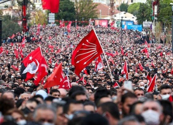 Ey Saray, geliyor gelmekte olan