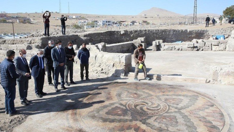 İç Anadolu’nun ‘en büyük mozaik yapısı’na ulaşıldı