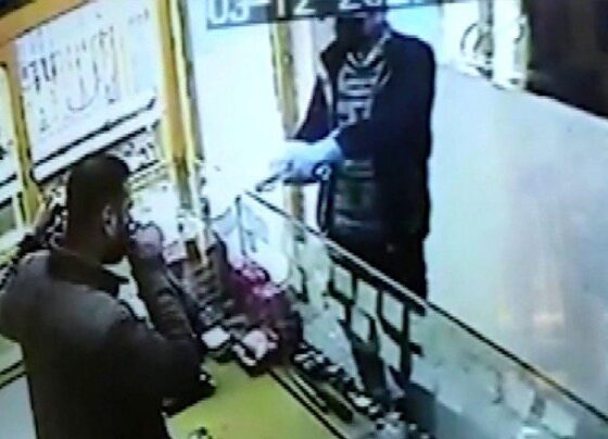 Oyuncak tabancayla soyguna gitti gerçek tabancayla vuruldu