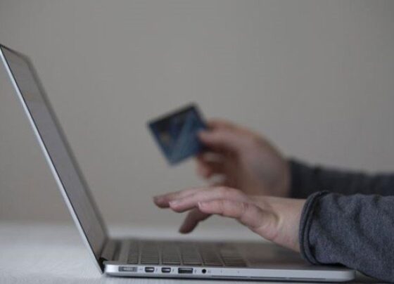 Ticaret Bakanlığı’ndan e-ticaret denetimi: ‘Dev, müthiş, efsane’ diyerek indirim yapanlar araştırılacak