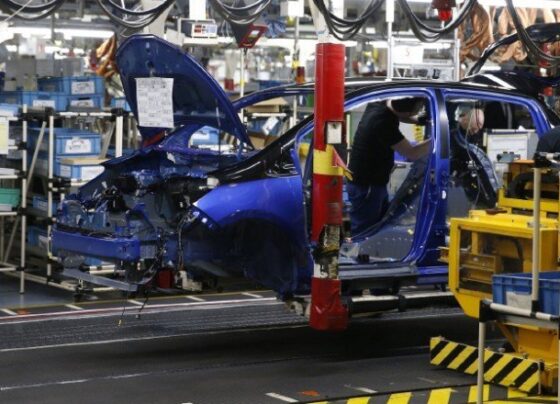 Toyota, iki fabrikasında üretimi durdurdu