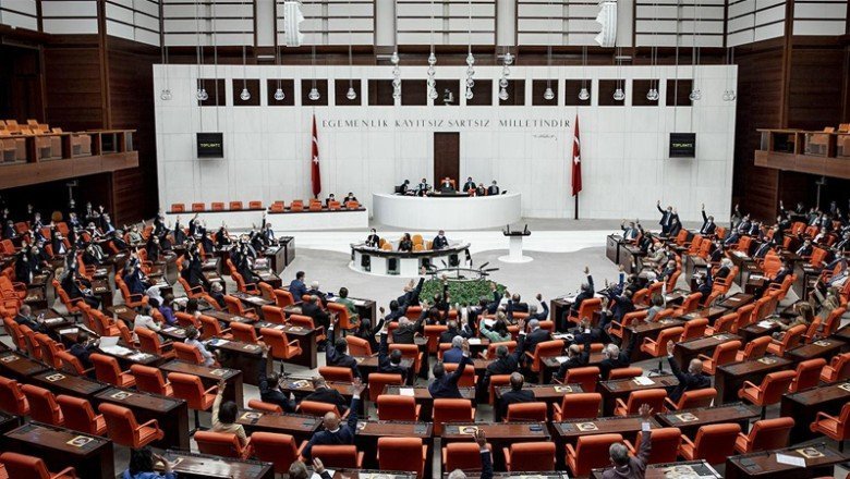 Memur ve emekliye ek zammı da içeren kanun teklifi, TBMM Genel Kurulunda kabul edilerek yasalaştı