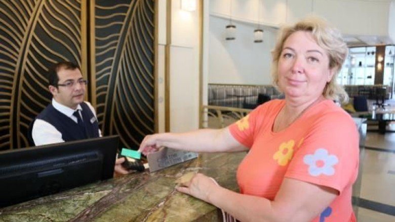 Antalya’da Rus turistler Mir Kart kullanıyor