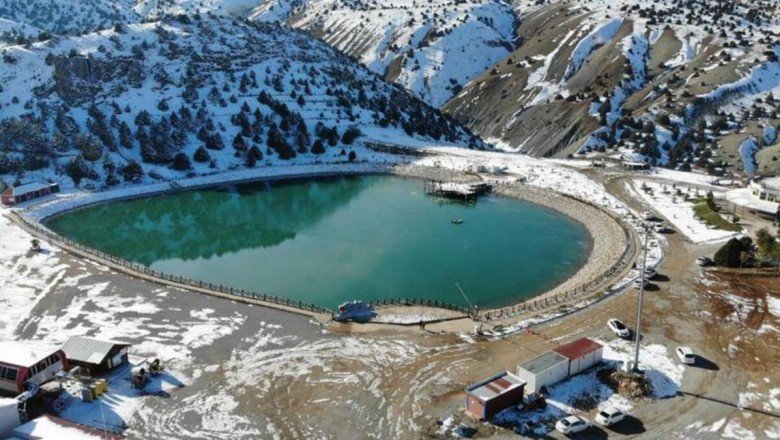 Ardıçlı Gölü'nde mest eden kış manzarası
