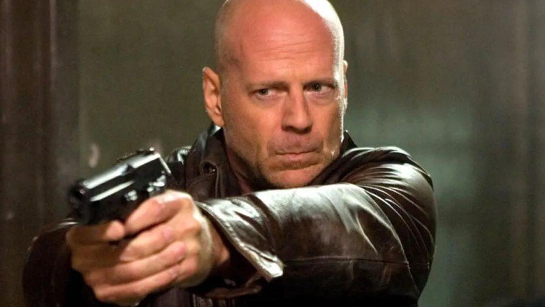 Bruce Willis’in hastalığıyla ilgili yeni iddia: “Sette silahı yanlış zamanda ateşledi”