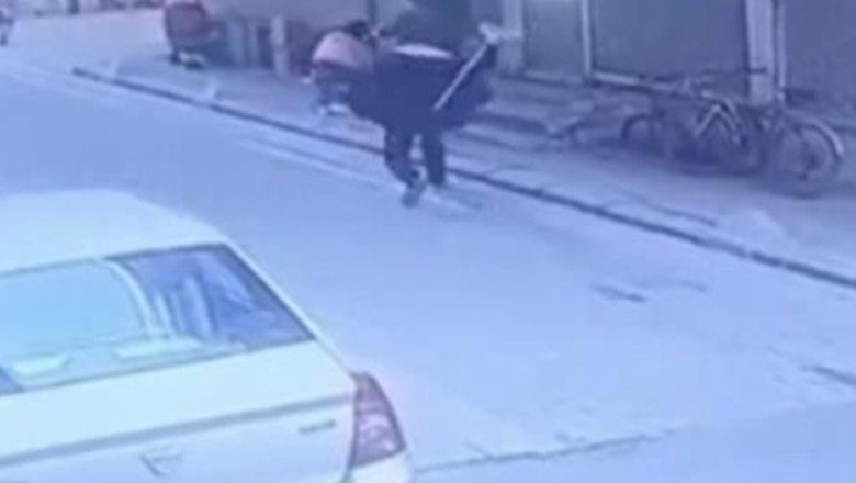 İstanbul’da sokak ortasında dehşet! Fırça sapı bile kırıldı, kız kardeşini bayılana kadar dövdü