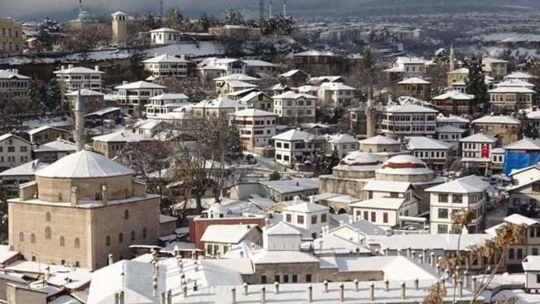 Safranbolu'nun tarihi konakları beyaza büründü!
