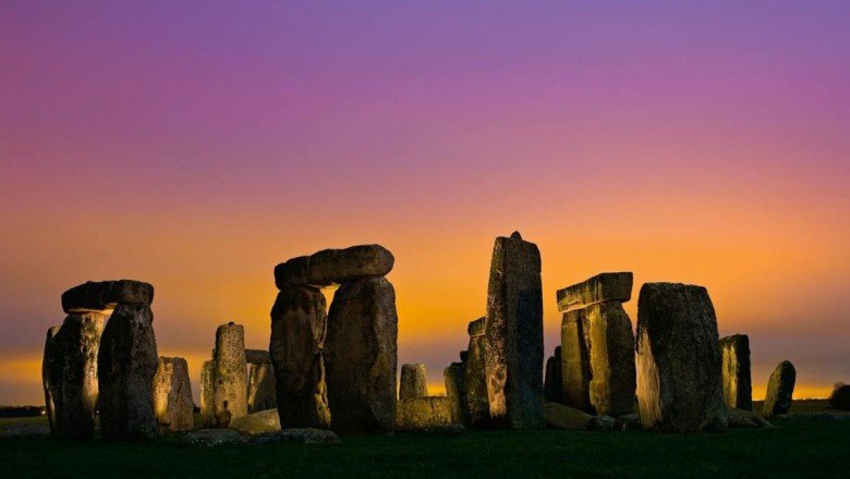 5 bin yıllık Stonehenge’in çevresinde 10 bin yıllık gizemli çukurlar bulundu