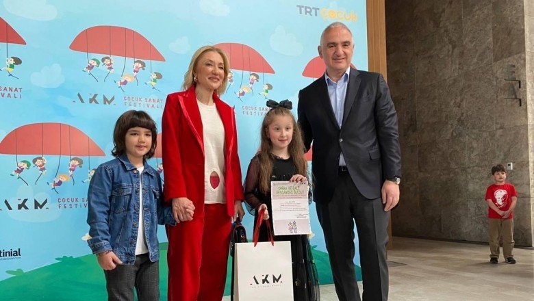 Bakan Ersoy AKM’de çocuk festivaline katıldı