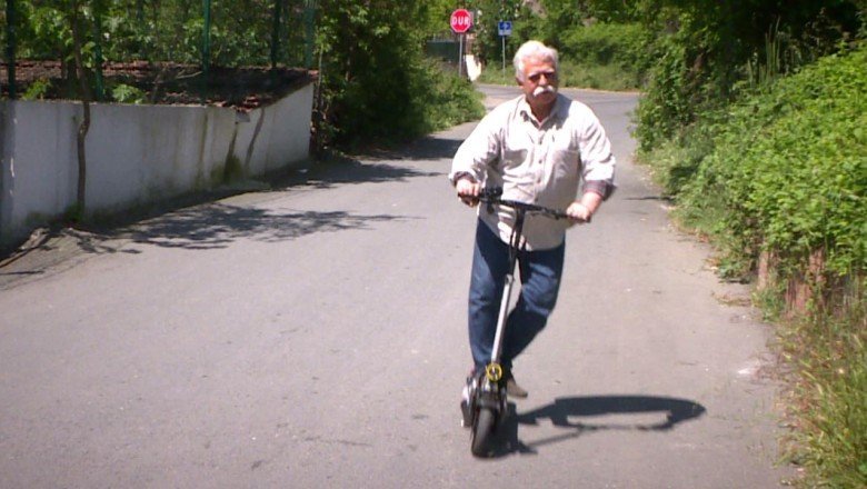 Beykoz’un ‘scooterlı dedesi’ teknolojiye ayak uydurdu