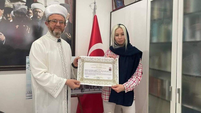 Ezan sesinden etkilenen Ukraynalı kadın Müslüman oldu