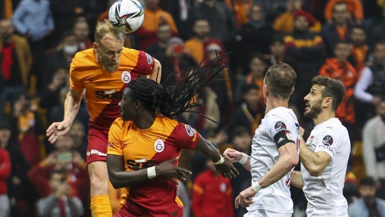 Galatasaray konuk ettiği Sivasspor’a 3-2 kaybetti