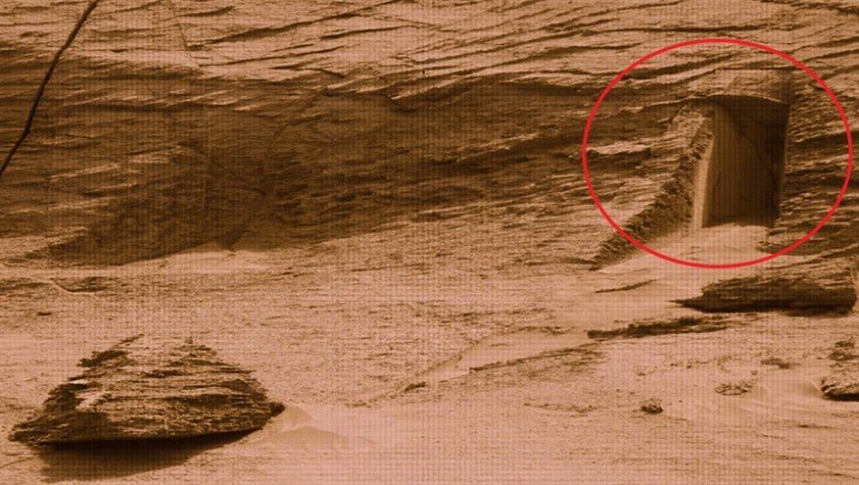 Mars’taki “gizemli kapı” merak uyandırdı: Görüntünün ‘kaya çatlaması’ sonucu oluştuğu belirtiliyor