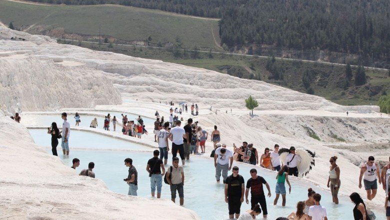 Pamukkale’ye 4 ayda 240 bin ziyaretçi