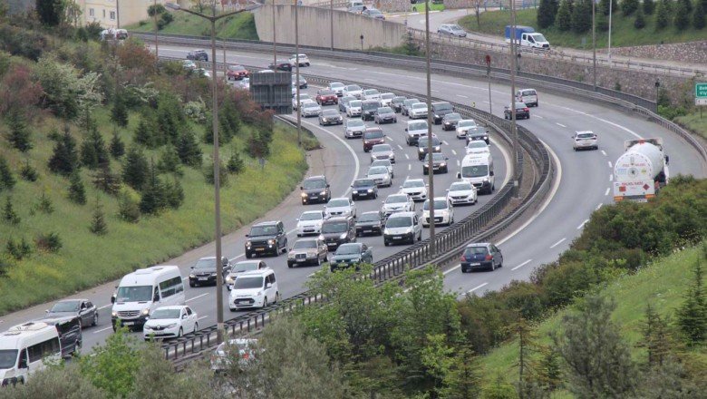 Ramazan Bayramı dönüş trafiği başladı TEM’de kuyruklar uzadı