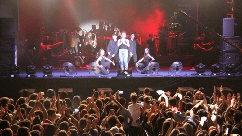 Sultangazi’de İrem Derici konserinde kavga çıktı, konser yarıda kaldı