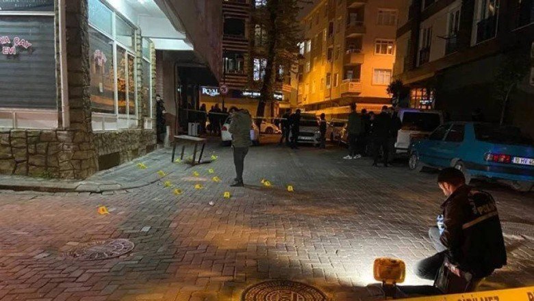 Zeytinburnu’nda sokak ortasında silahlı kavga: 3 yaralı