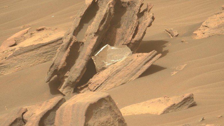 NASA’nın uzay aracı Mars yüzeyinde çöp buldu