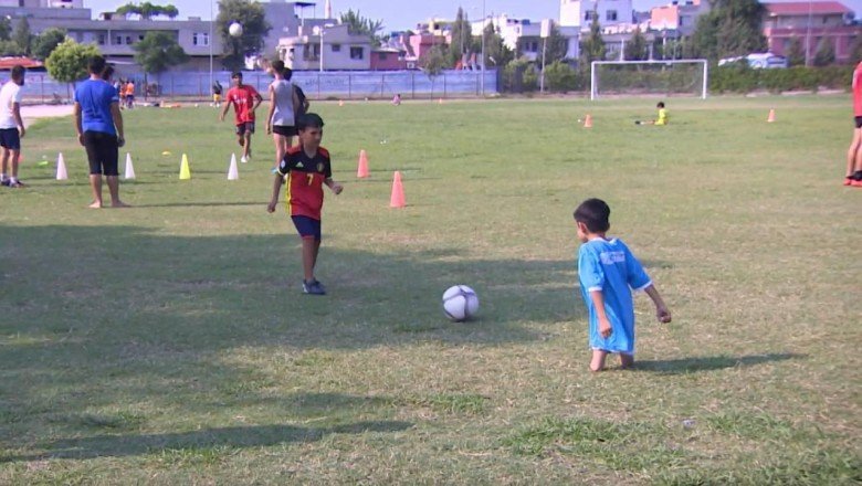 8 yaşındaki Muhammet’in futbol tutkusu engel tanımıyor