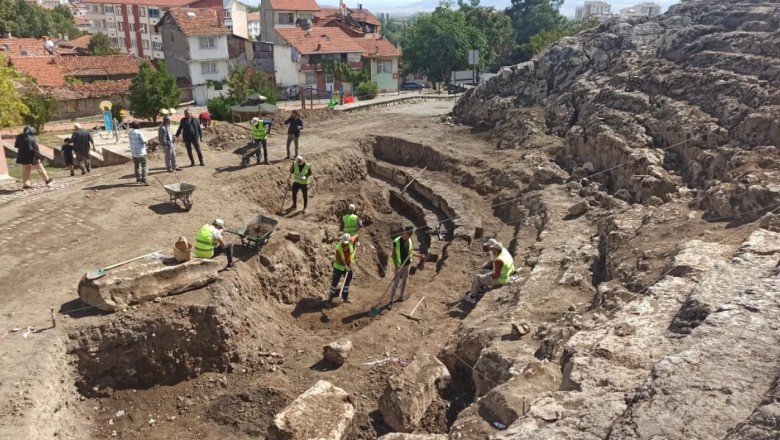 Sezar’ın Kalesinde antik tiyatro gün yüzüne çıkarılıyor