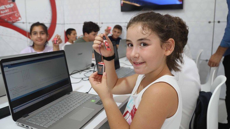 T3 Vakfı’nın TEKNOFEST’teki atölyelerinde 30 bin çocuk eğitim aldı