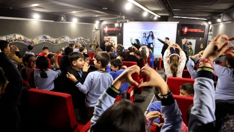 ‘Gezen Sinema Tırı’ Sivas’ta çocuklarla buluştu