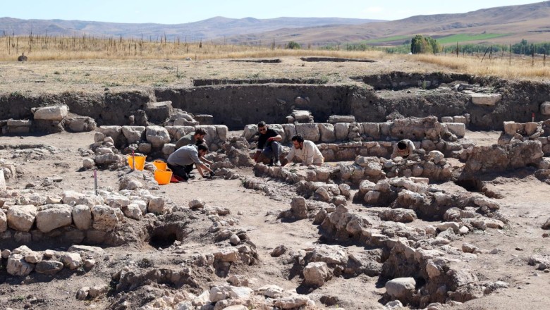 Kayalıpınar’da 56 çivi yazılı tablet ve 22 mühür baskısı bulundu